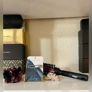 4 PC Wigo Hair Brush with Kristen Ess The Safety Pin, Peacock and Flower Clips